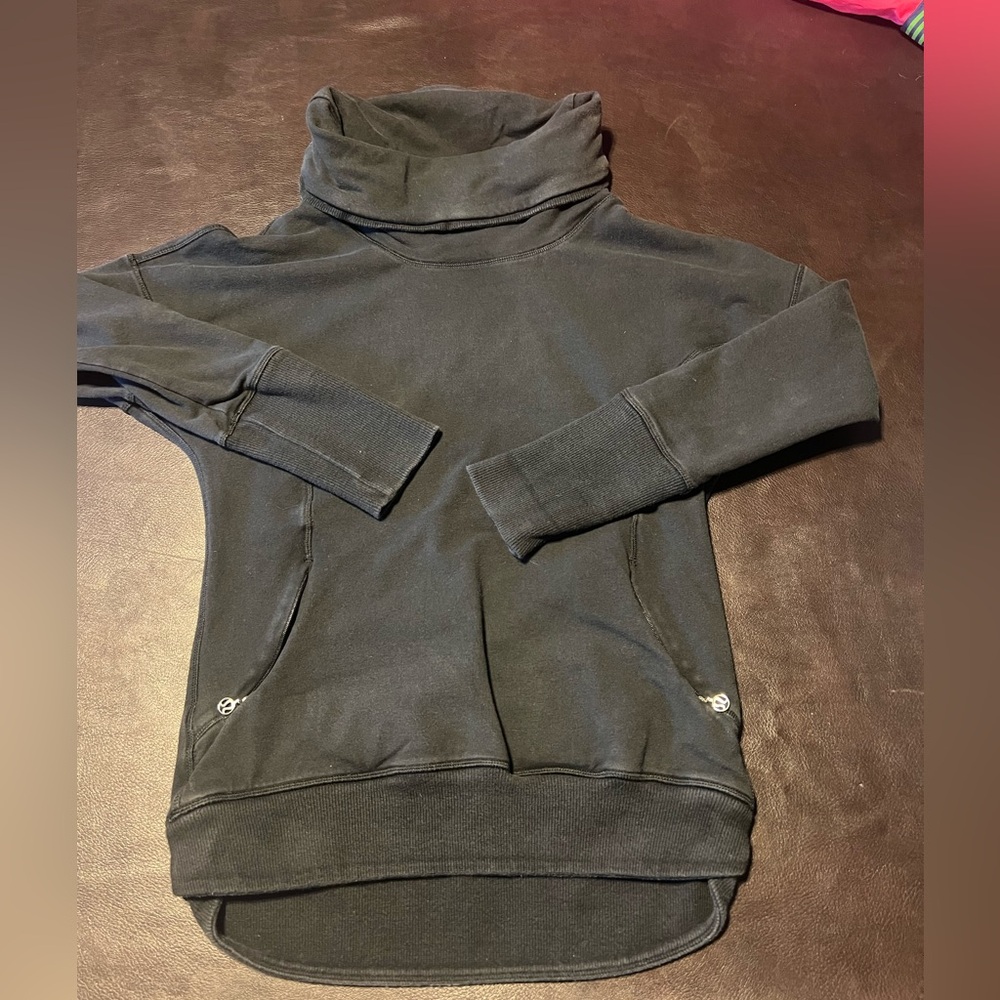 Lululemon black turtle neck sweatshirt